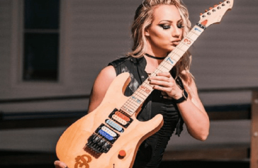 Nita Strauss performance