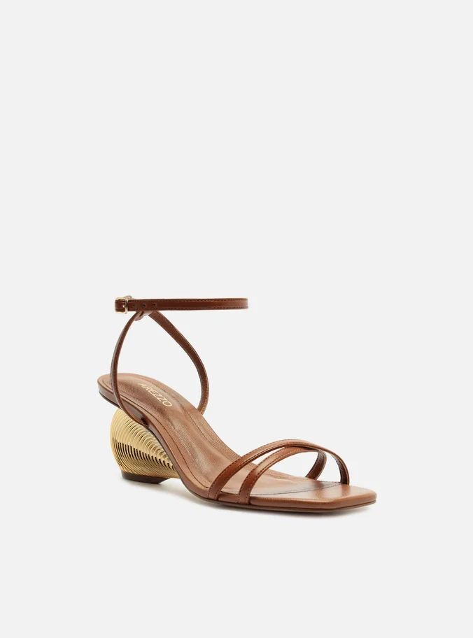 Sandália Dourada Salto Geométrico